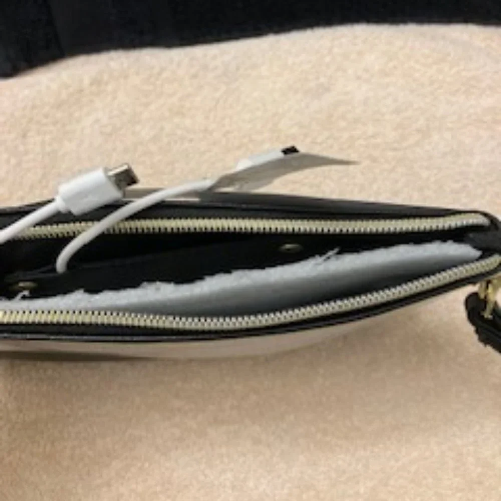 NWT - Liz Claiborne Universal Phone Charging Wallet/Wristlet For iPhone/Android - Picture 4 of 12
